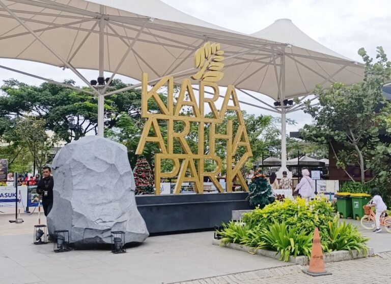 Kiara Artha Park – Taman Modern yang Serba Lengkap